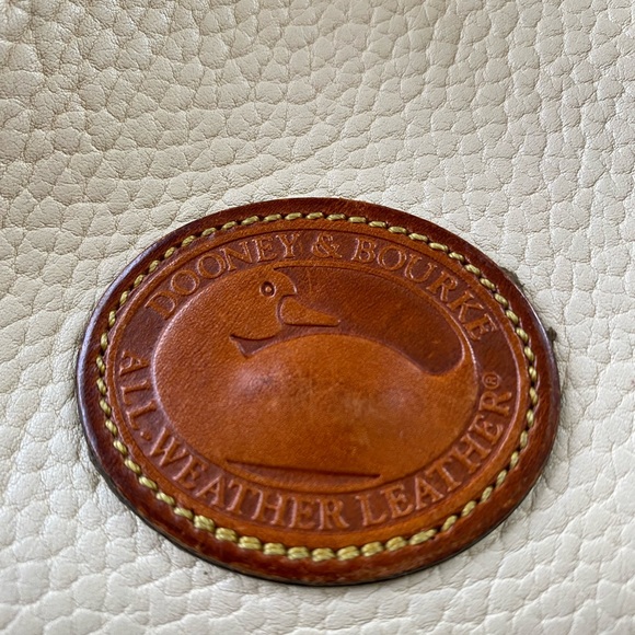 Dooney and bourke crossbody bag - Picture 2 of 10